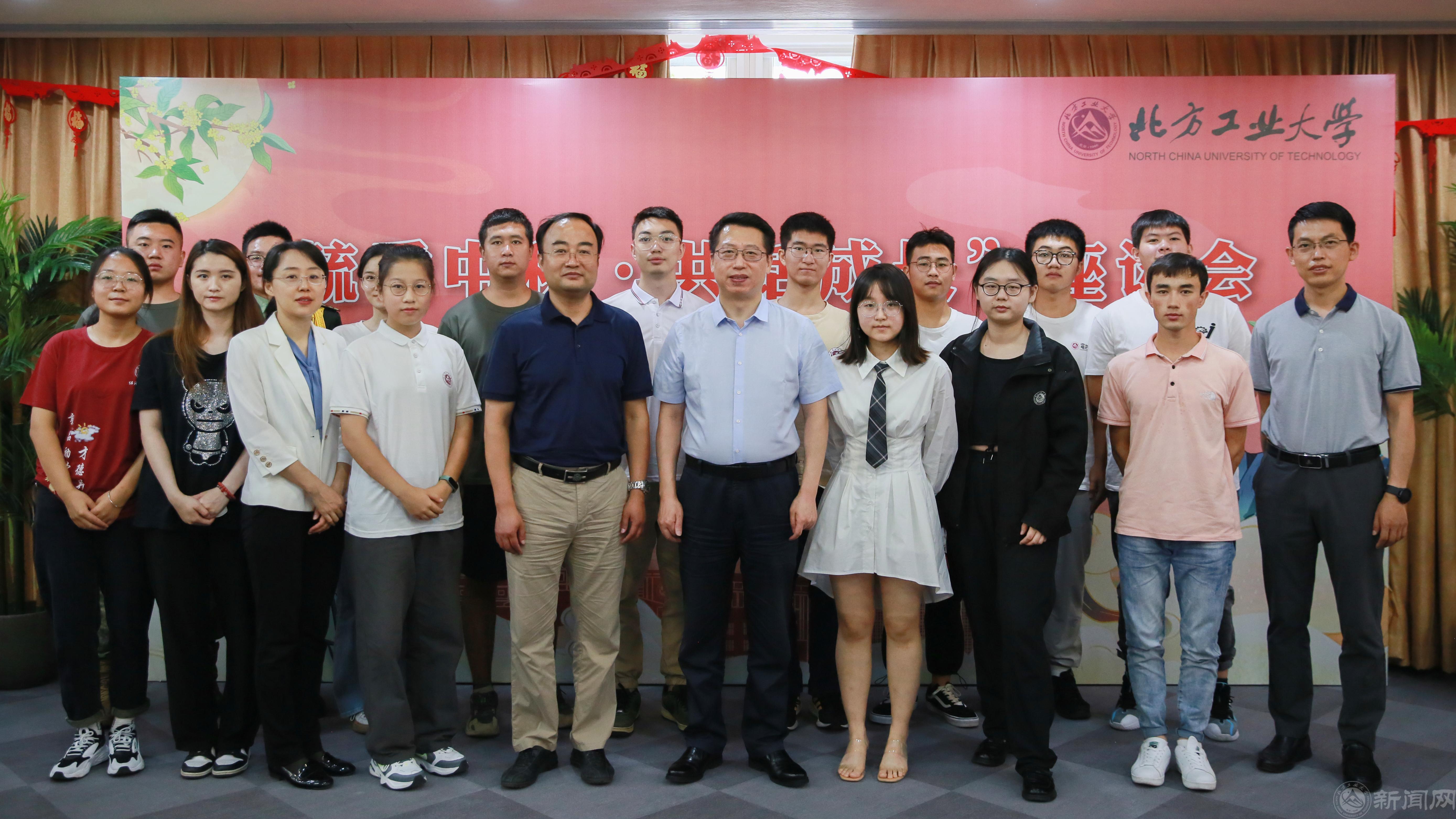 座谈会_20220912153727.jpg 座谈会_20220912153727.jpg