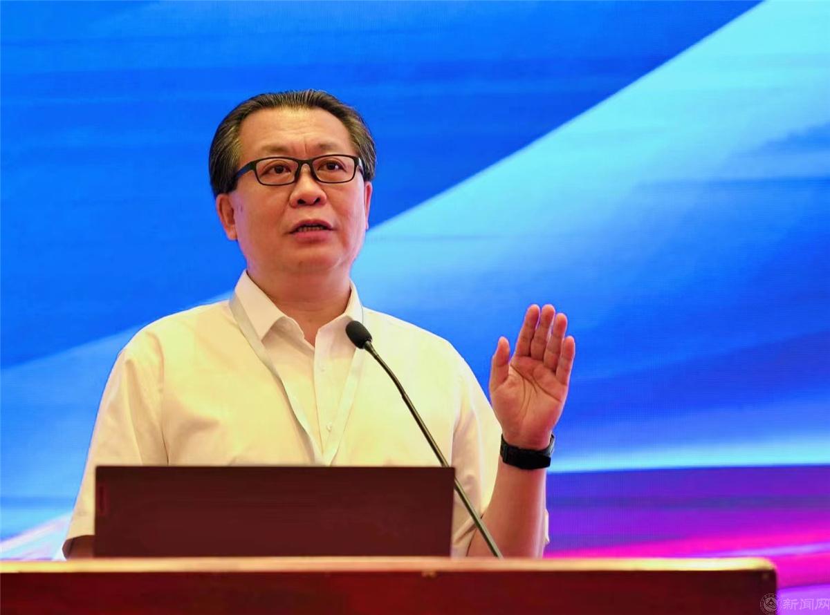 张校长_副本.jpg 张校长_副本.jpg